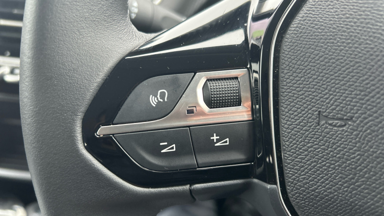 Peugeot 208 1.2 PureTech 100 Style 5dr Petrol Hatchback